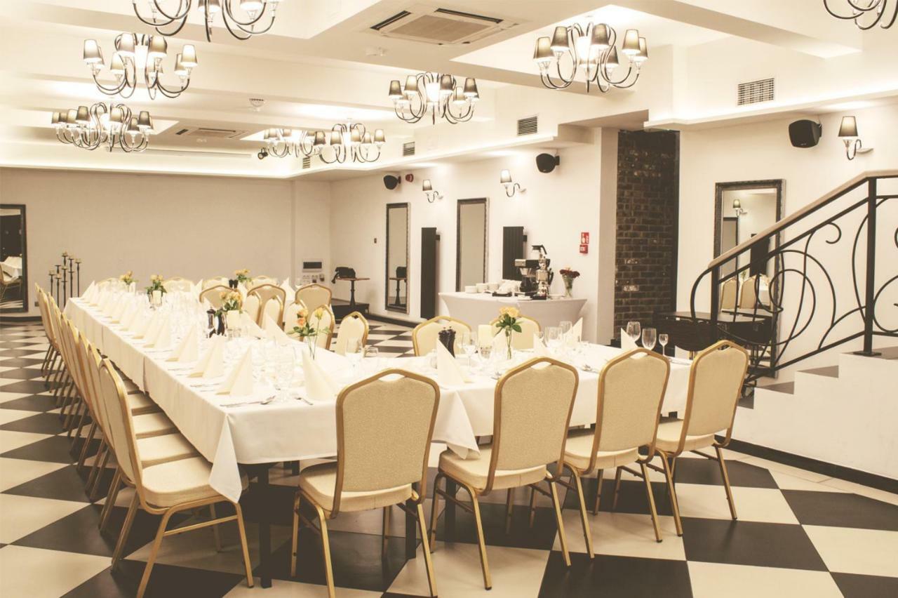 Hotel Centrum סוסנוביץ' מראה חיצוני תמונה